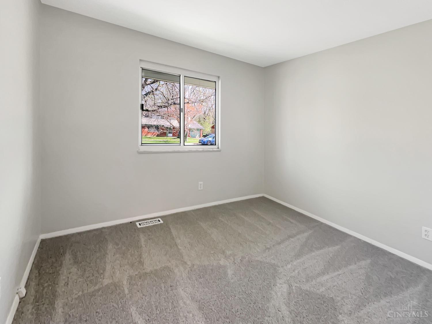 1318 Randomhill Road Cincinnati, OH 45231 - Photo 5 of 24 Gallery Image 5