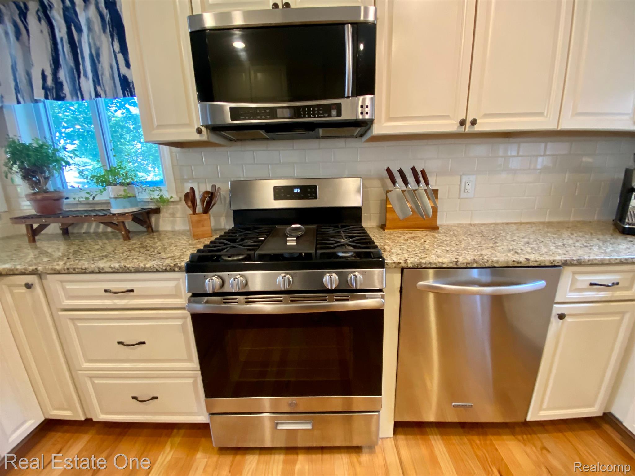 909 1st Street Rochester, MI 48307 - Photo 7 of 64 Gallery Image 7