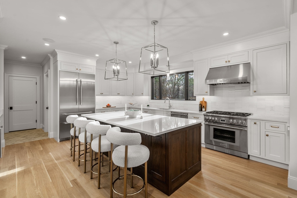 36 Kingswood Road Westwood, MA 02090 - Photo 5 of 40