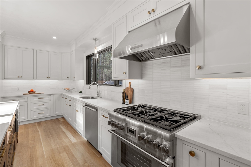 36 Kingswood Road Westwood, MA 02090 - Photo 6 of 40