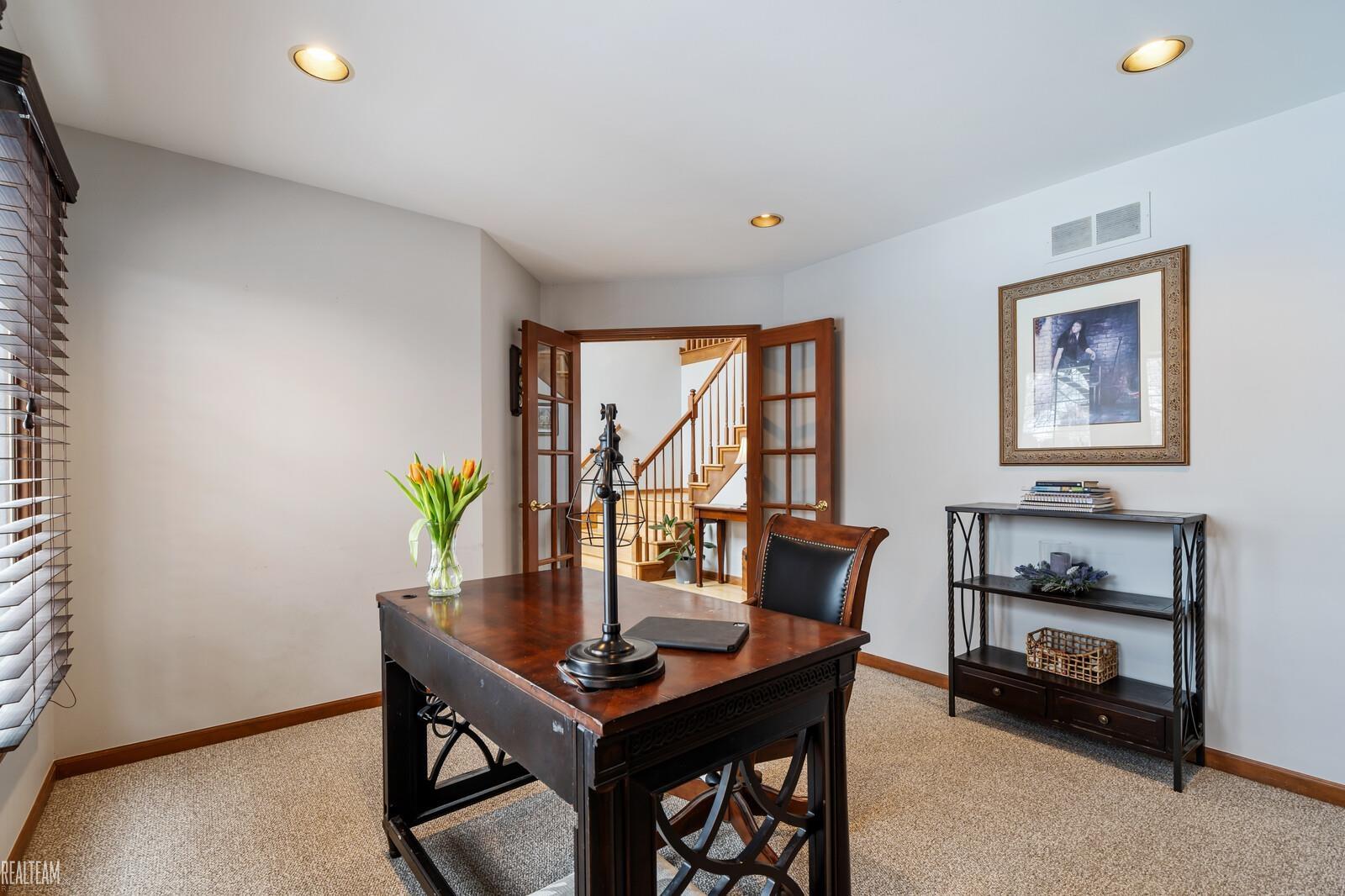 1120 Lakeview Drive Rochester, MI 48306 - Photo 10 of 56 50165077-cf618e06-470e-40d8-8efc-57c5563efe49.JPG