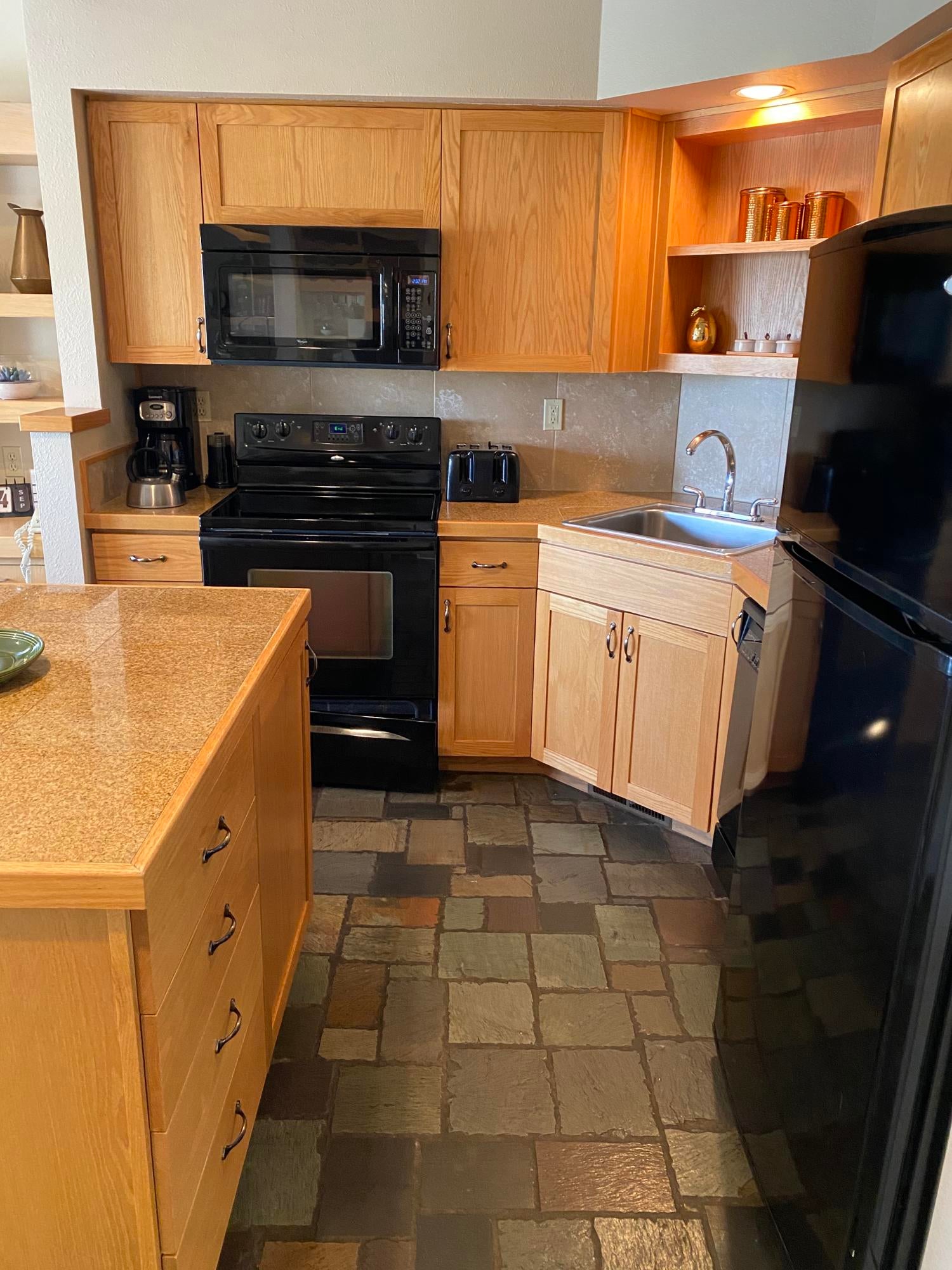 1904 Redtail Hawk Drive, Unit RV49A Redmond, OR 97756 - Photo 7 of 22 IMG_8653