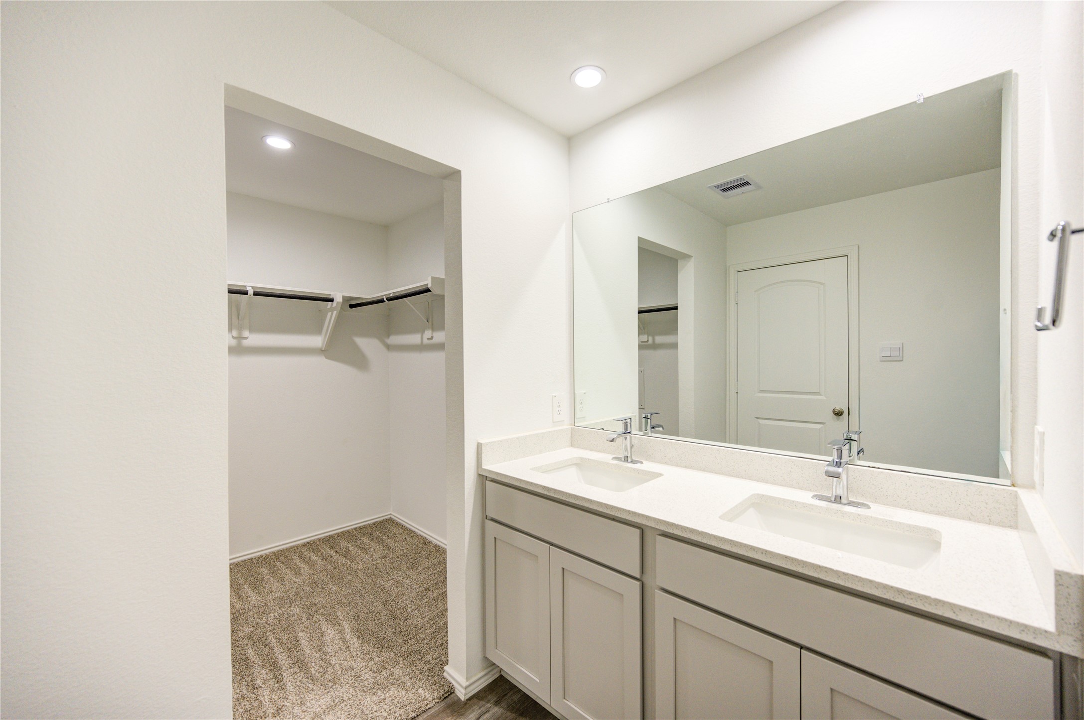5406 Castlebury Meadows Dr Spring Spring, TX 77373 - Photo 20 of 34 a bathroom with a sink and a mirror