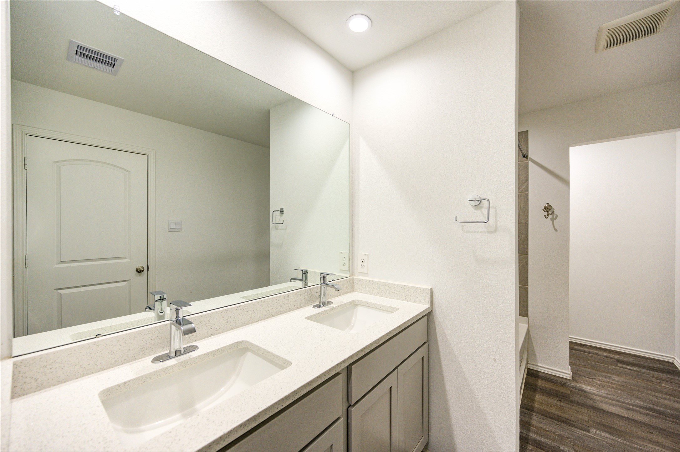 5406 Castlebury Meadows Dr Spring Spring, TX 77373 - Photo 21 of 34 a bathroom with a sink and a mirror