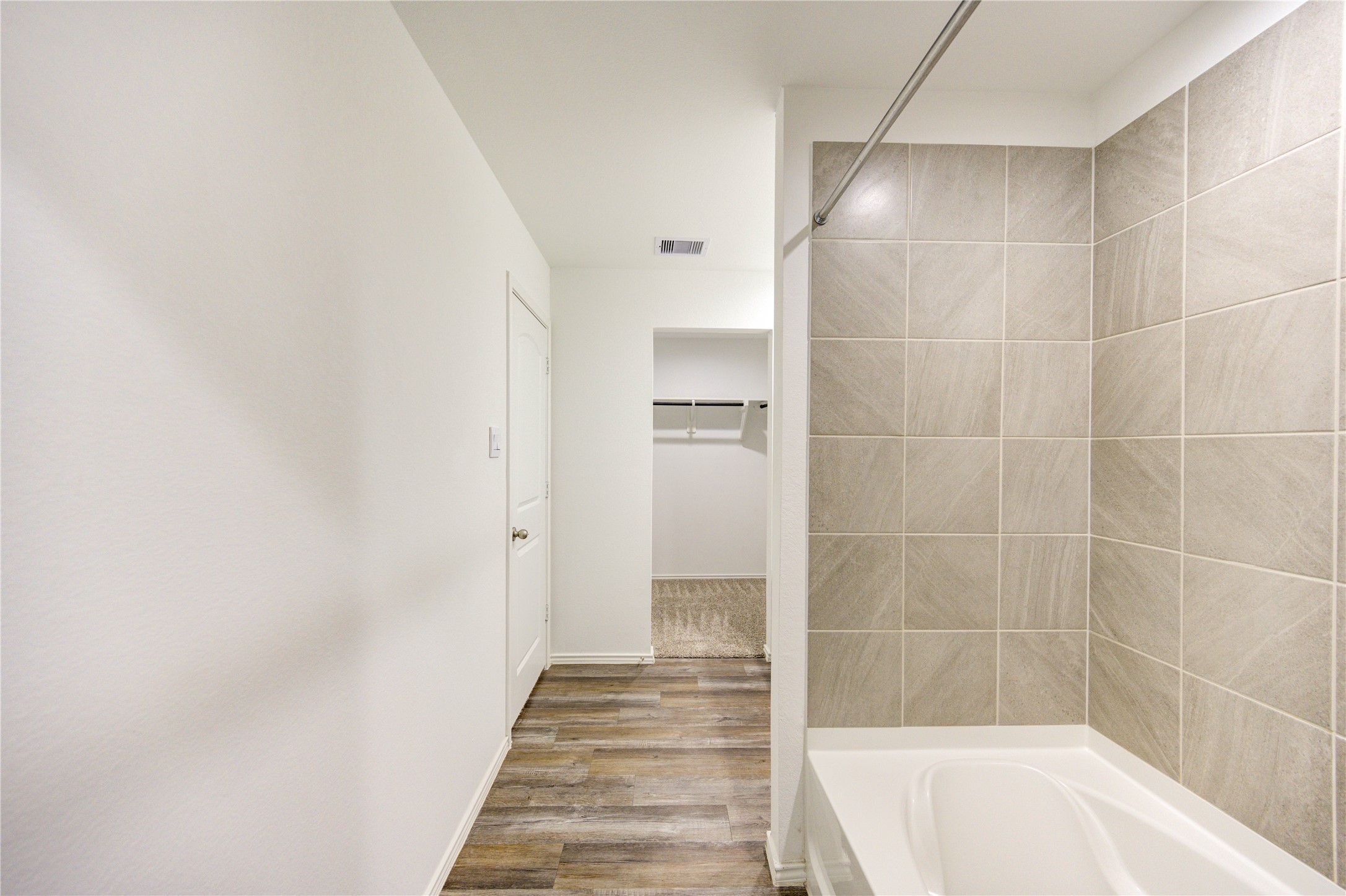 5406 Castlebury Meadows Dr Spring Spring, TX 77373 - Photo 22 of 34 a bathroom with a bathtub