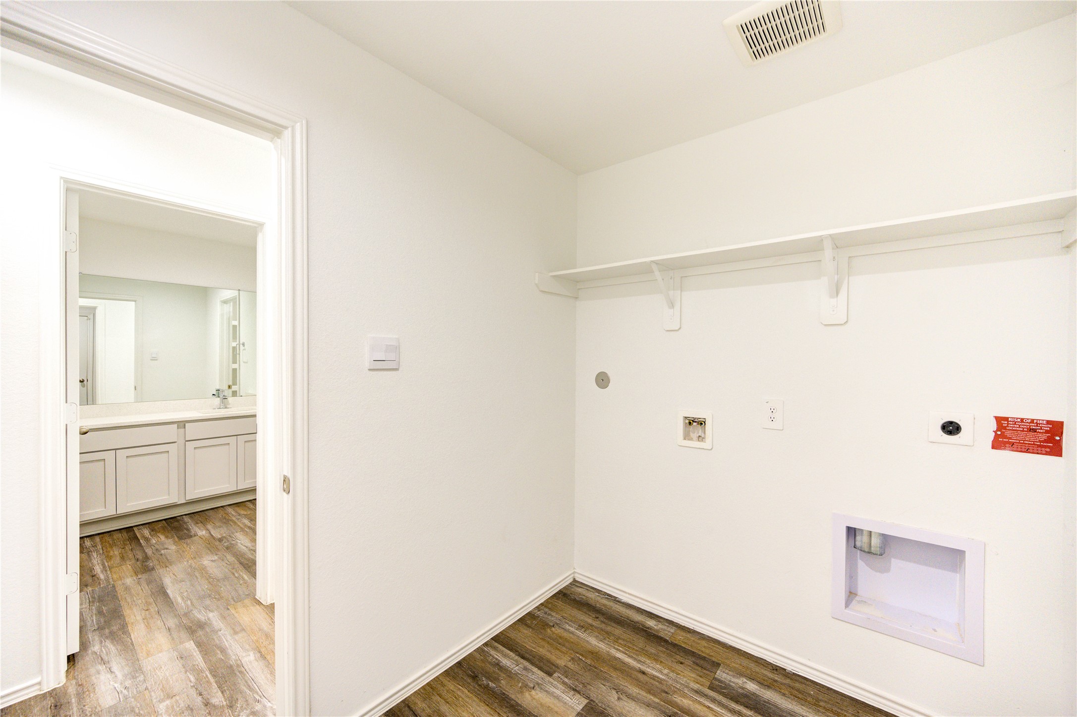 5406 Castlebury Meadows Dr Spring Spring, TX 77373 - Photo 25 of 34 a view of small space with wooden floor