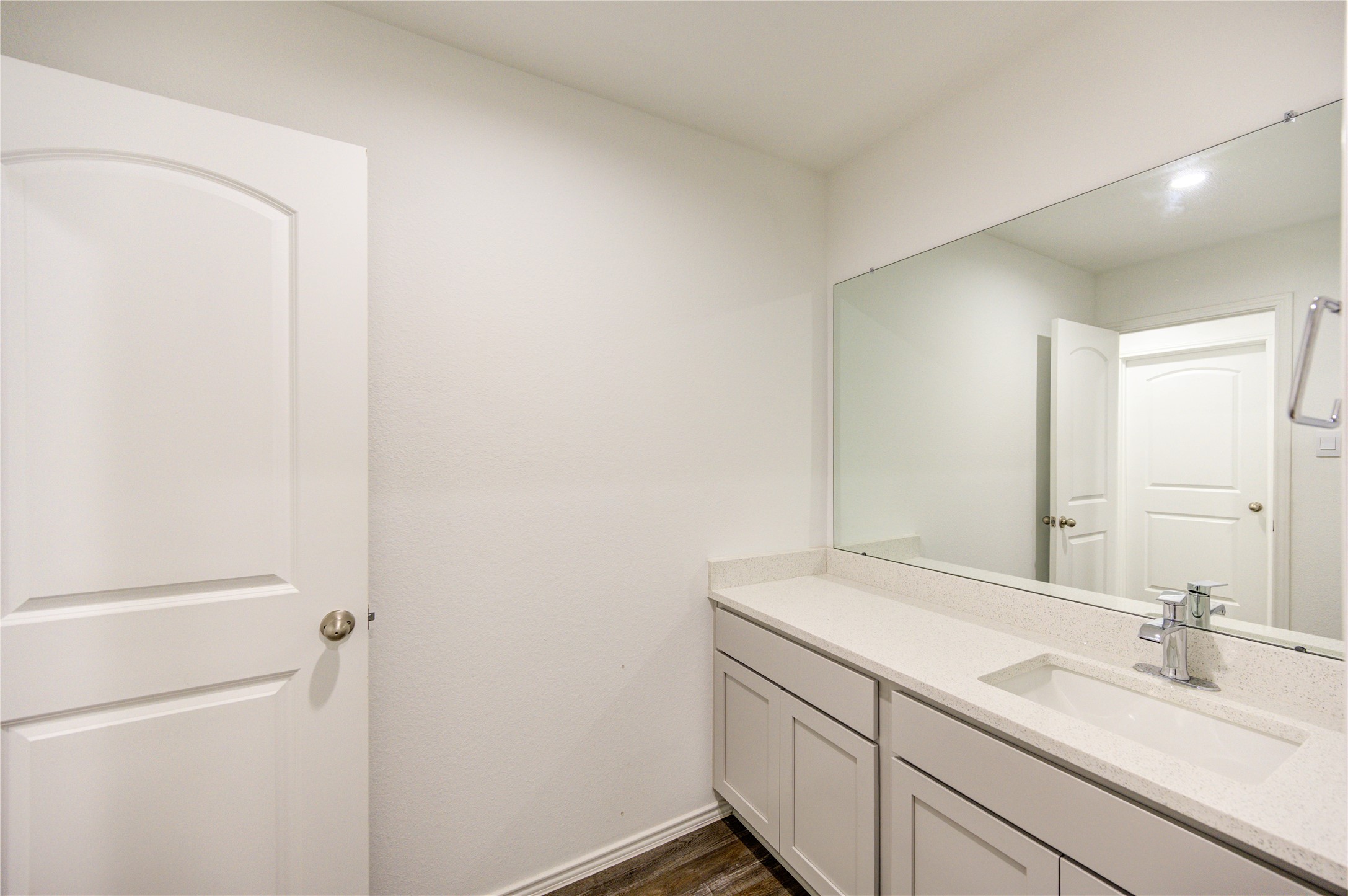 5406 Castlebury Meadows Dr Spring Spring, TX 77373 - Photo 27 of 34 a bathroom with a sink and a mirror