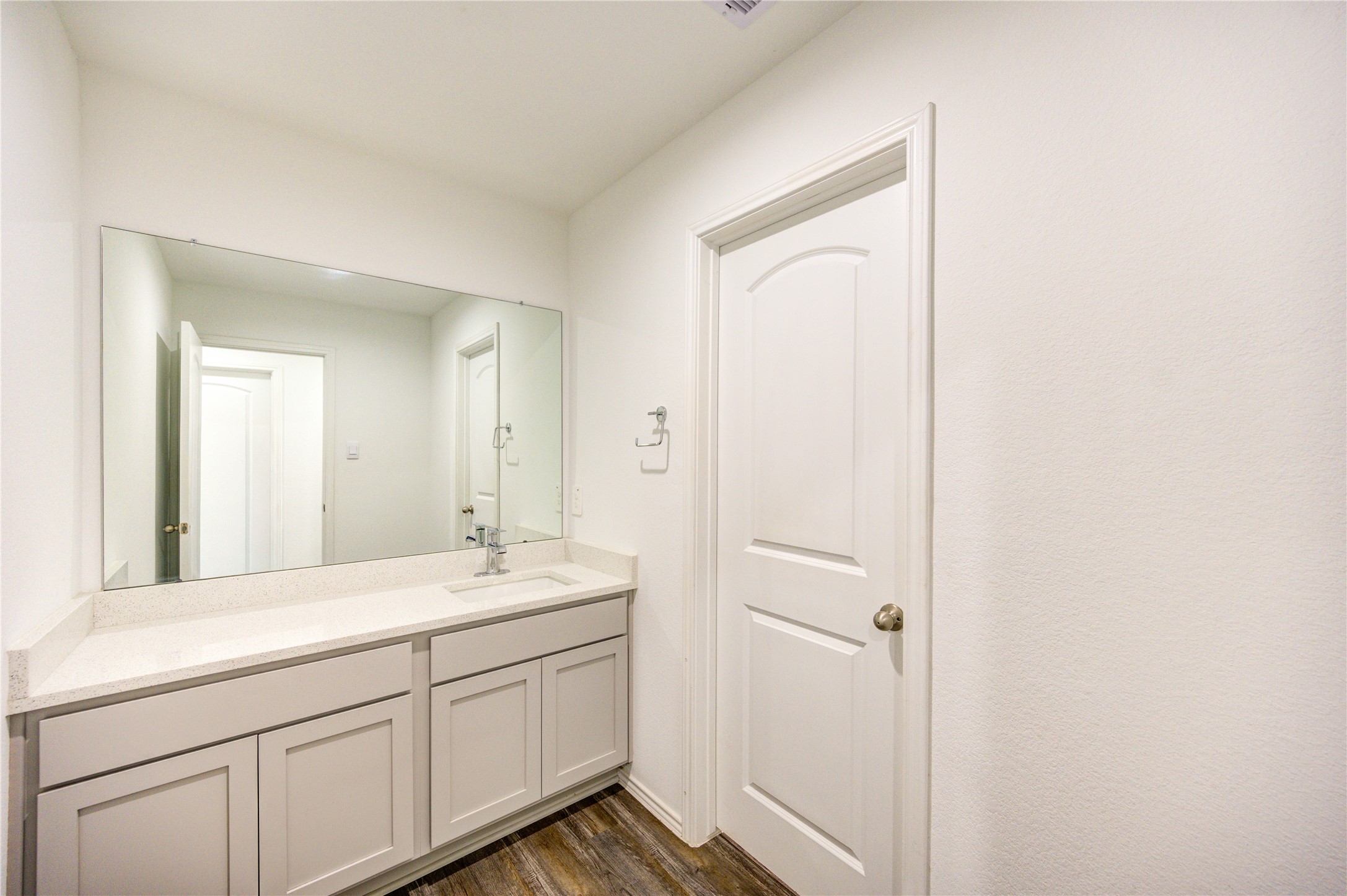 5406 Castlebury Meadows Dr Spring Spring, TX 77373 - Photo 28 of 34 a bathroom with a sink and a mirror
