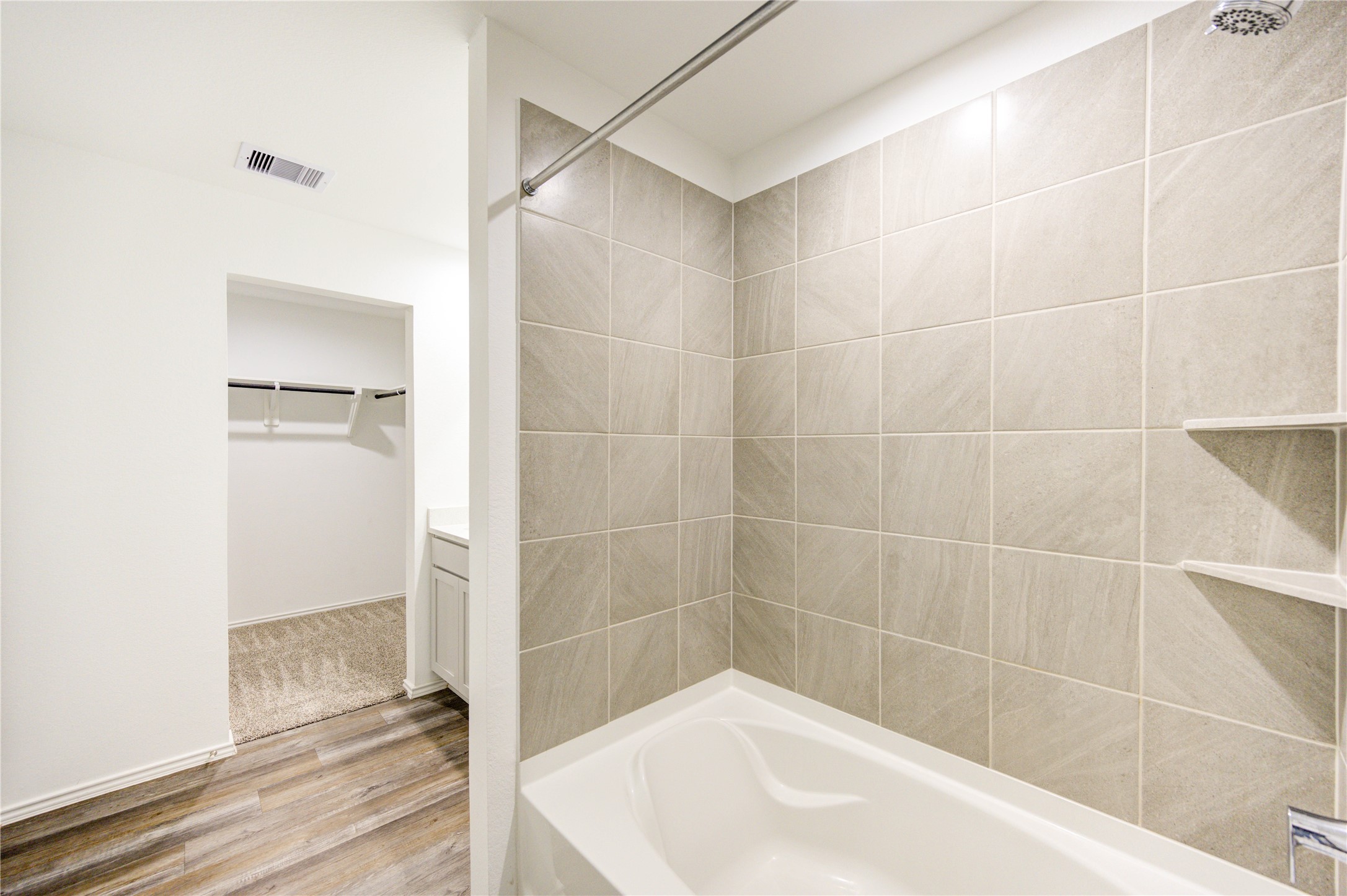 5406 Castlebury Meadows Dr Spring Spring, TX 77373 - Photo 29 of 34 a bathroom with a bathtub