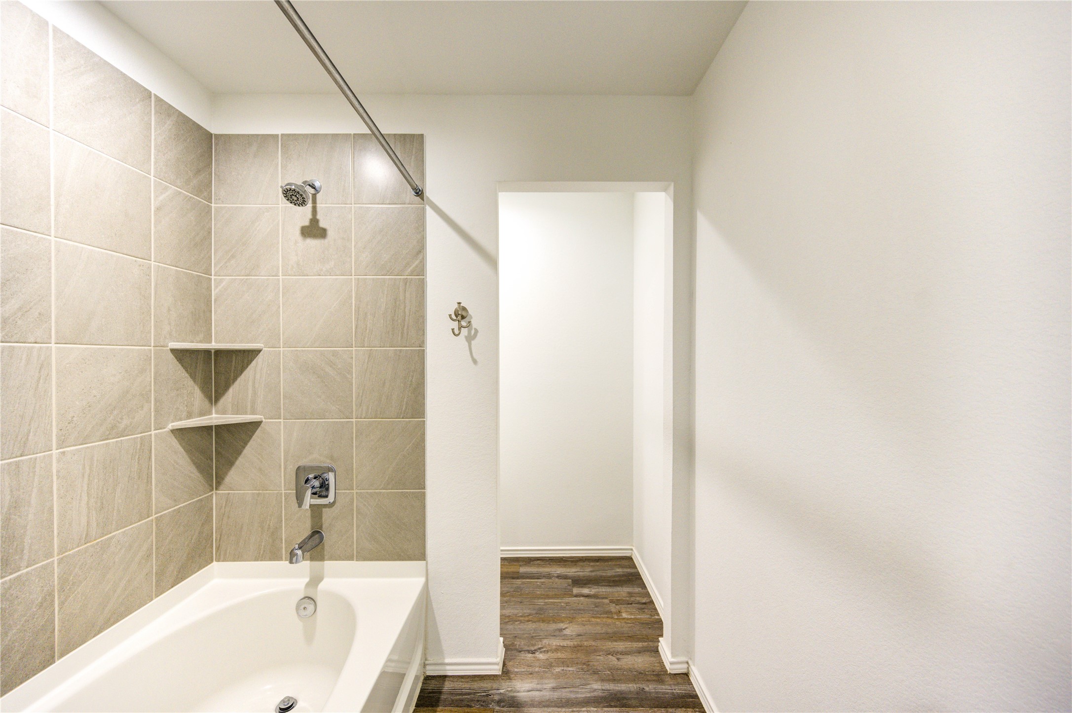 5406 Castlebury Meadows Dr Spring Spring, TX 77373 - Photo 30 of 34 a bathroom with a bathtub and shower