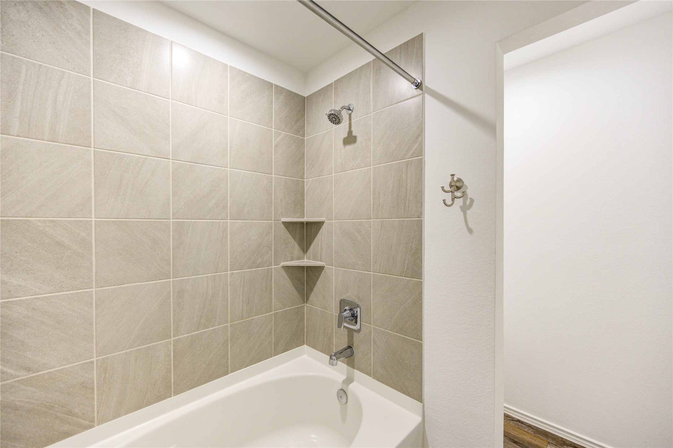 5406 Castlebury Meadows Dr Spring Spring, TX 77373 - Photo 31 of 34 a bathroom with a bathtub and shower