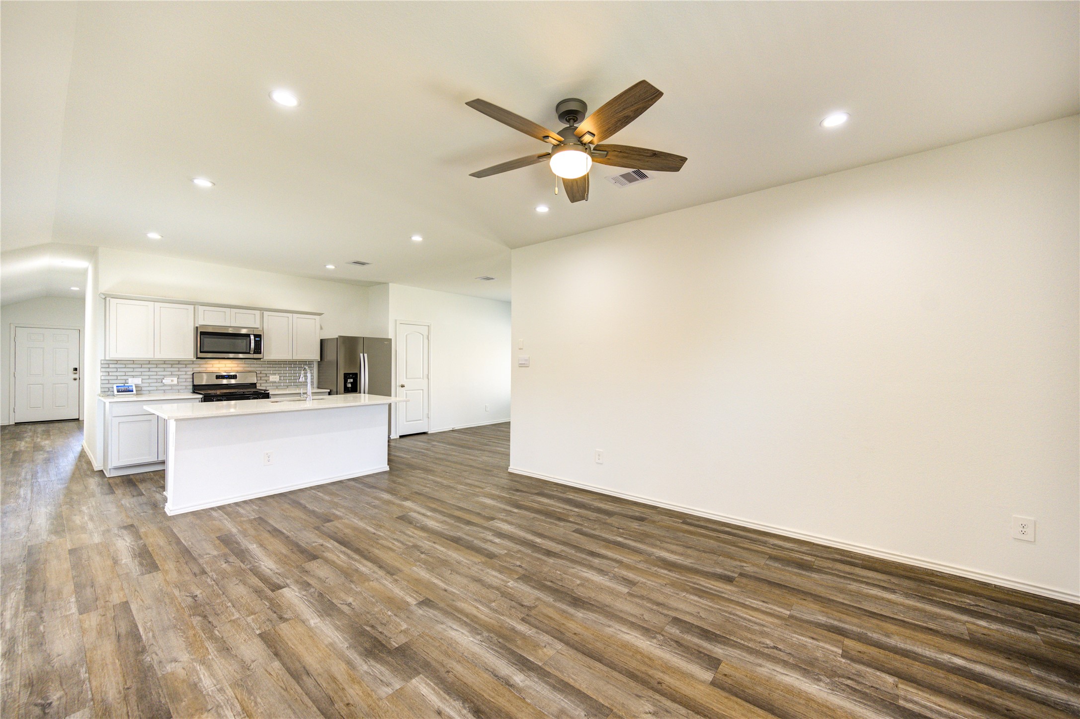 5406 Castlebury Meadows Dr Spring Spring, TX 77373 - Photo 9 of 34 a view of kitchen with sink and refrigerator