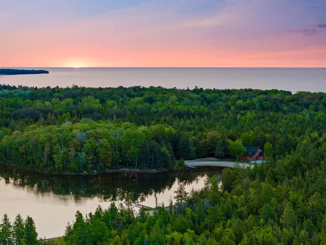 $2,700,000 | 4721 Lake Of The Woods Road, Sturgeon Bay, WI 54235