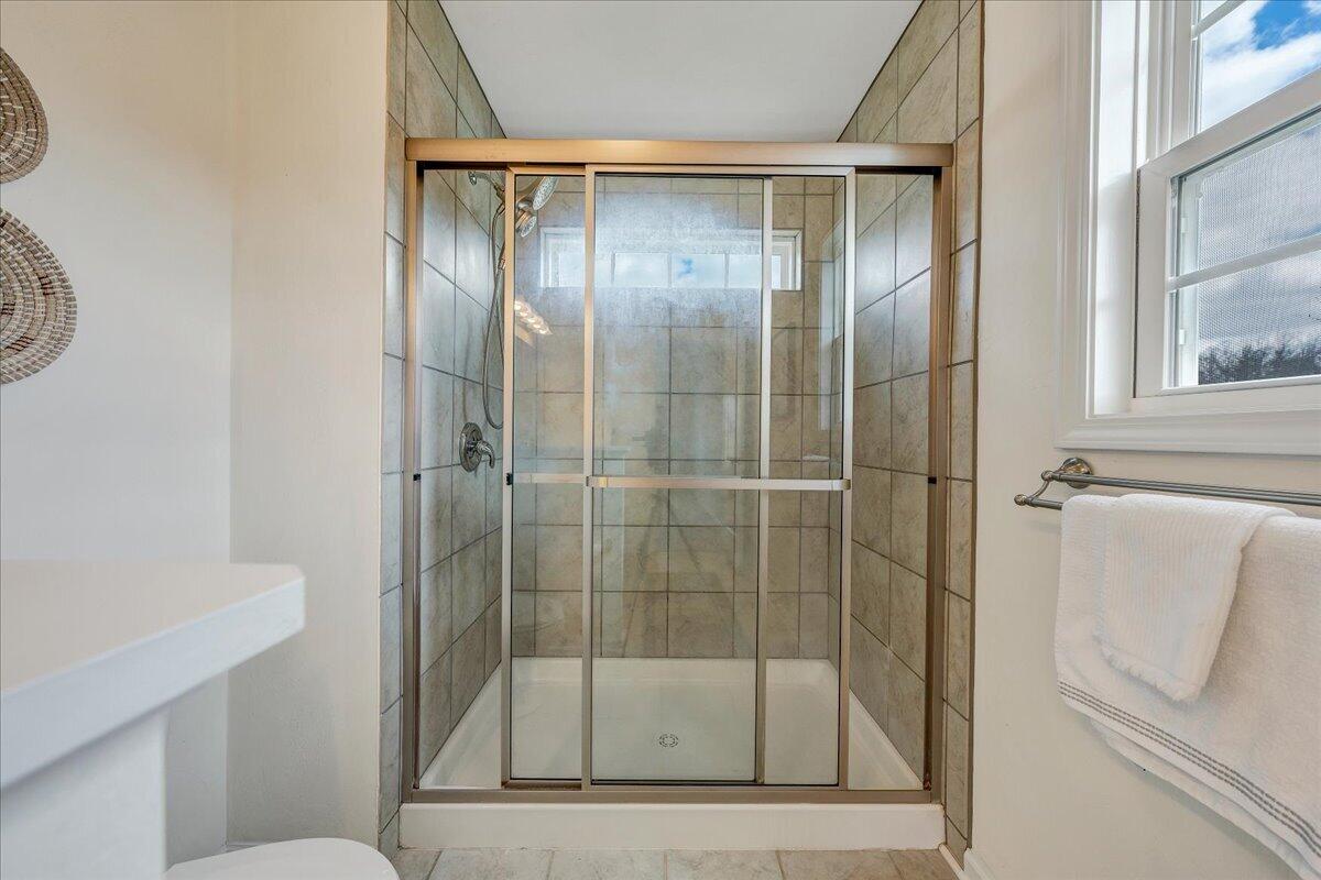 427 Cambridge Ct Road Vinton, VA 24179 - Photo 25 of 46 a bathroom with a shower