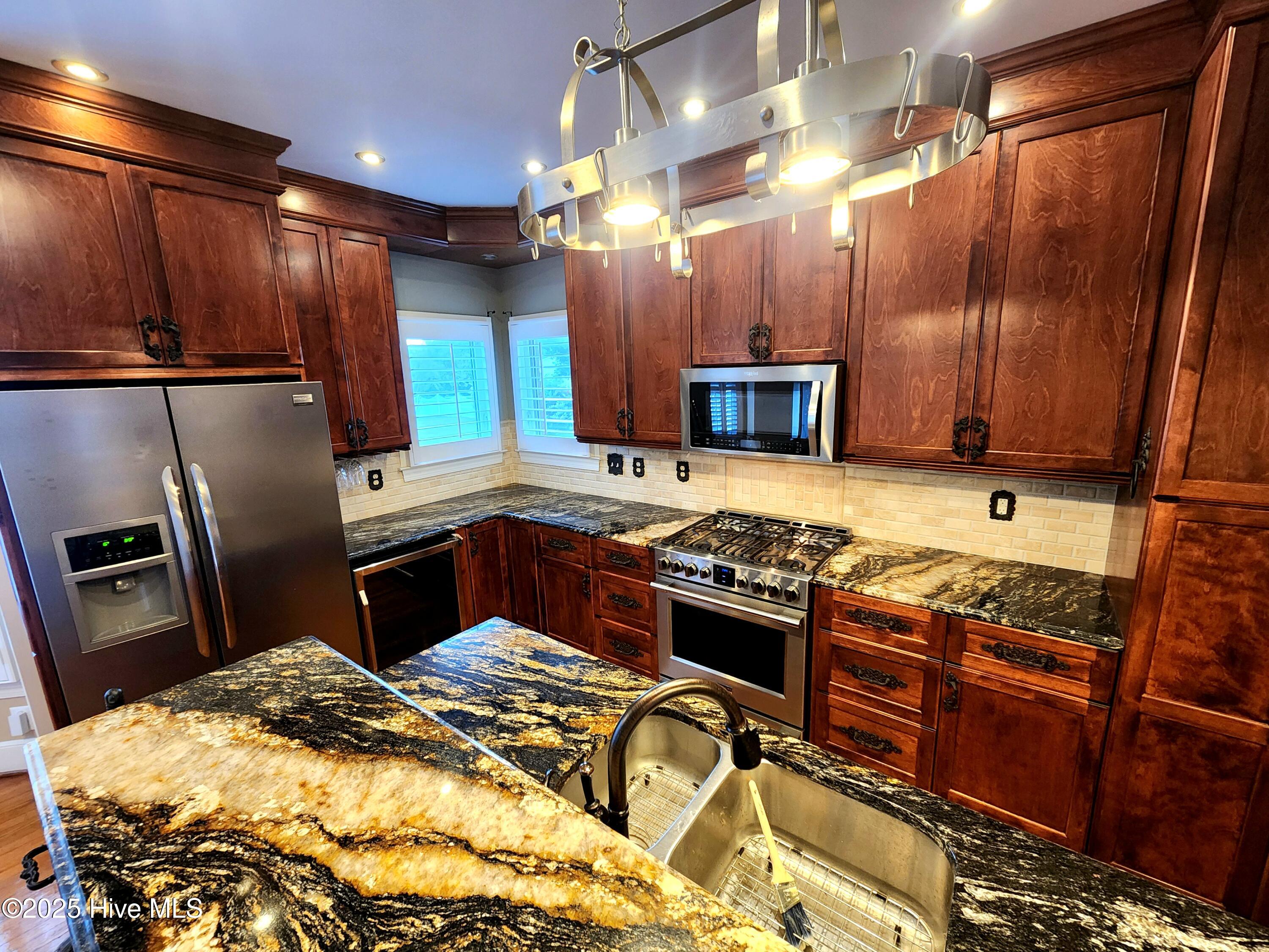 199 Briary Run Road Kinston, NC 28501 - Photo 6 of 37 Kitchen with newer Granite and Appliances