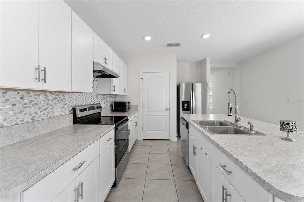 1874 Wild Rye Way Kissimmee, FL 34744 - Photo 20 of 32