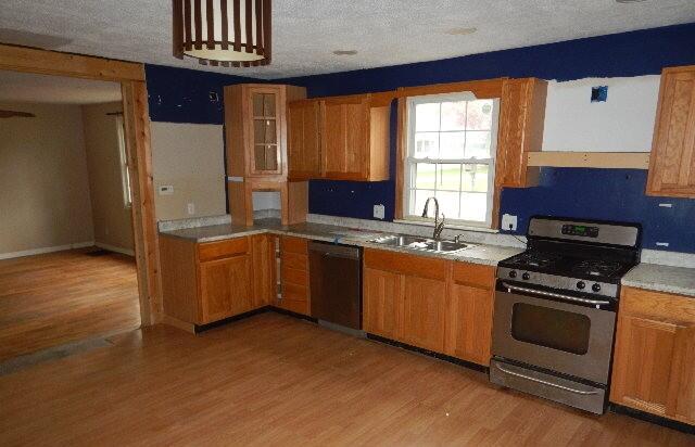 42720 Riggs Road Belleville, MI 48111 - Photo 3 of 13 Kitchen 1