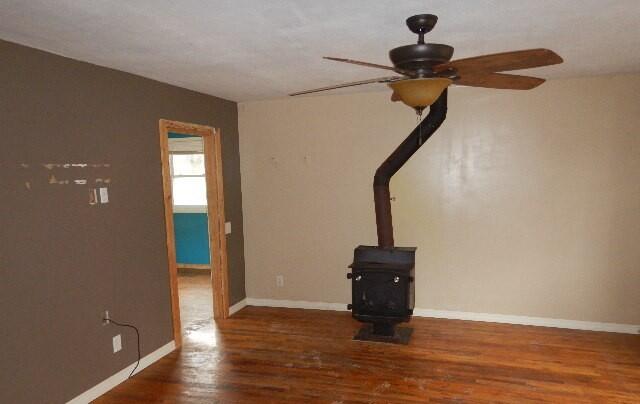 42720 Riggs Road Belleville, MI 48111 - Photo 4 of 13 Living room