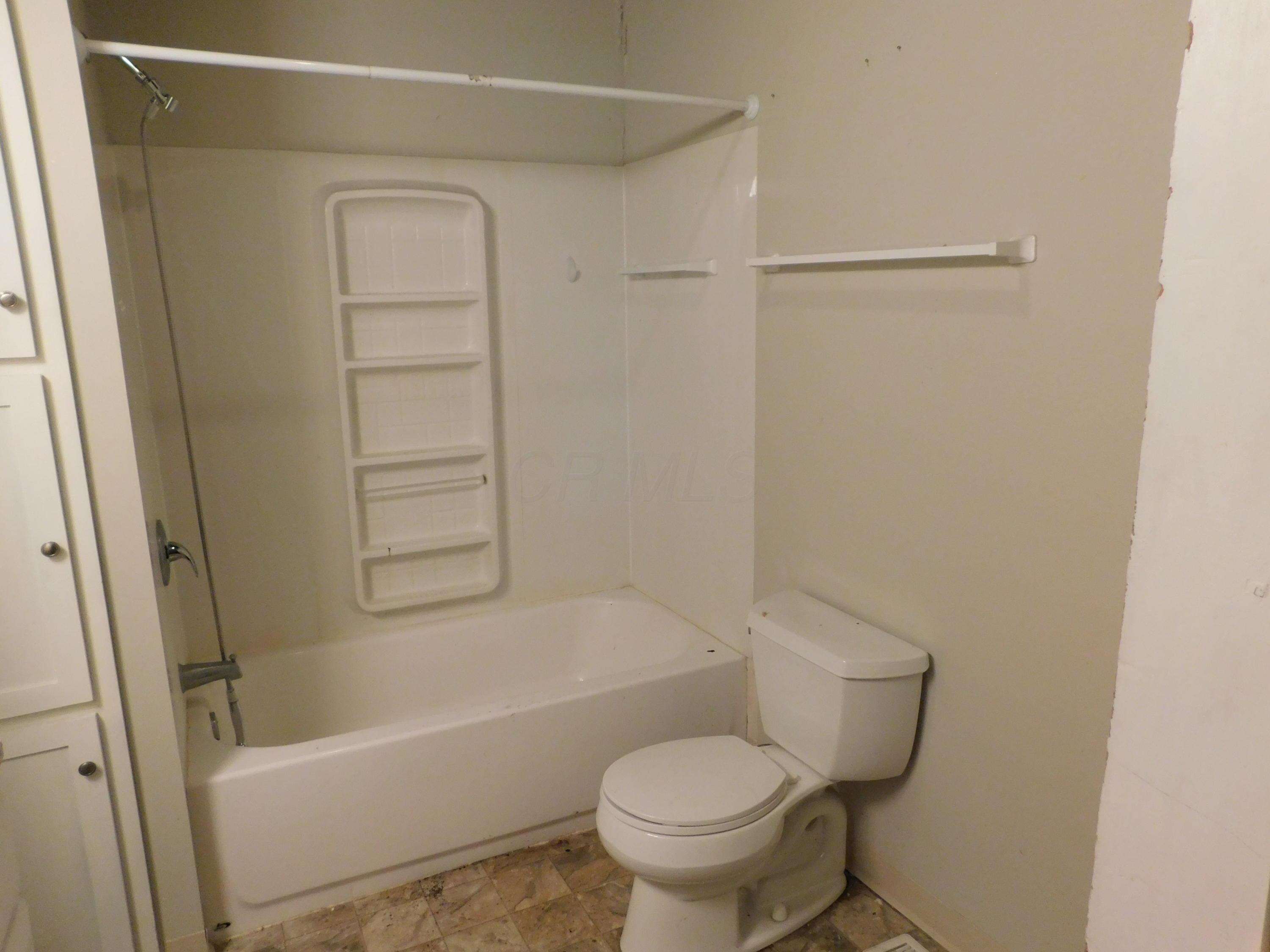 11037 York Road Southwest Baltimore, OH 43105 - Photo 29 of 46
