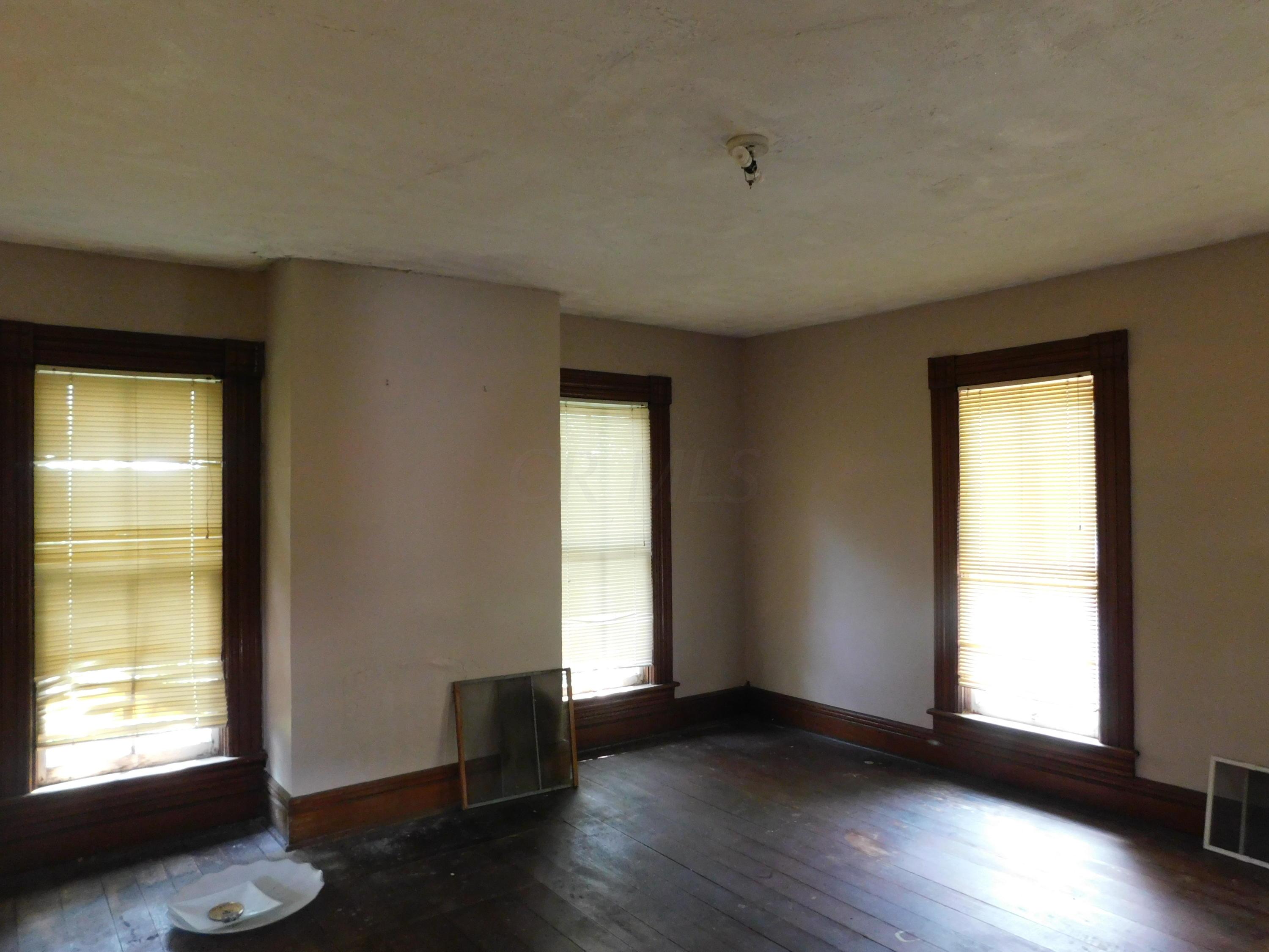 11037 York Road Southwest Baltimore, OH 43105 - Photo 31 of 46
