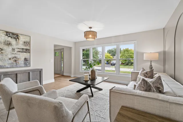 $784,000 | 2084 Maplewood Circle, Naperville, IL 60563