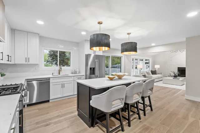 $784,000 | 2084 Maplewood Circle, Naperville, IL 60563