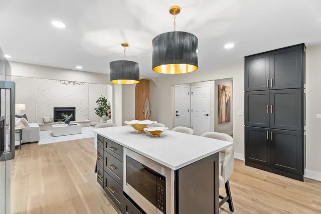 $784,000 | 2084 Maplewood Circle, Naperville, IL 60563