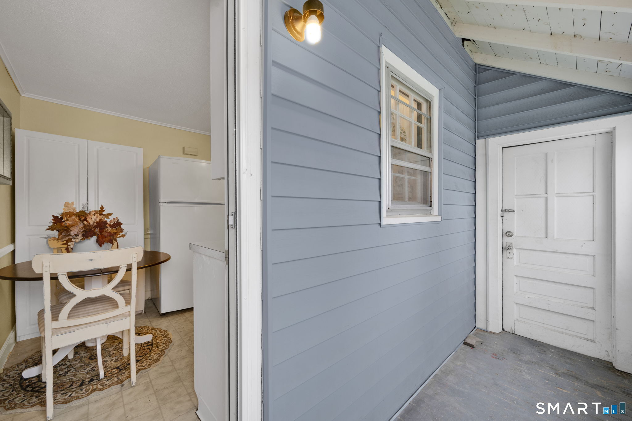 60 Tredeau Street Hartford, CT 06114 - Photo 14 of 33 an entryway with a workspace