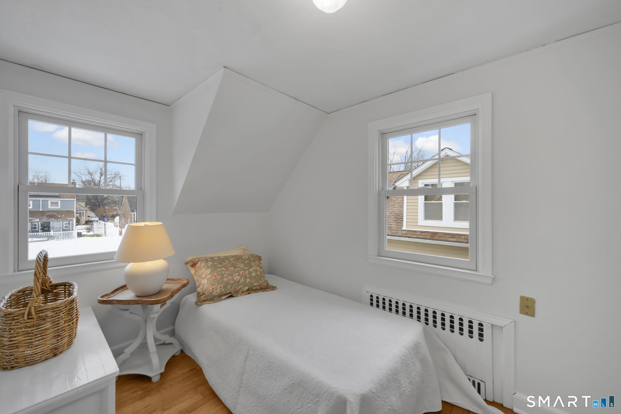 60 Tredeau Street Hartford, CT 06114 - Photo 18 of 33 a workspace with furniture and window