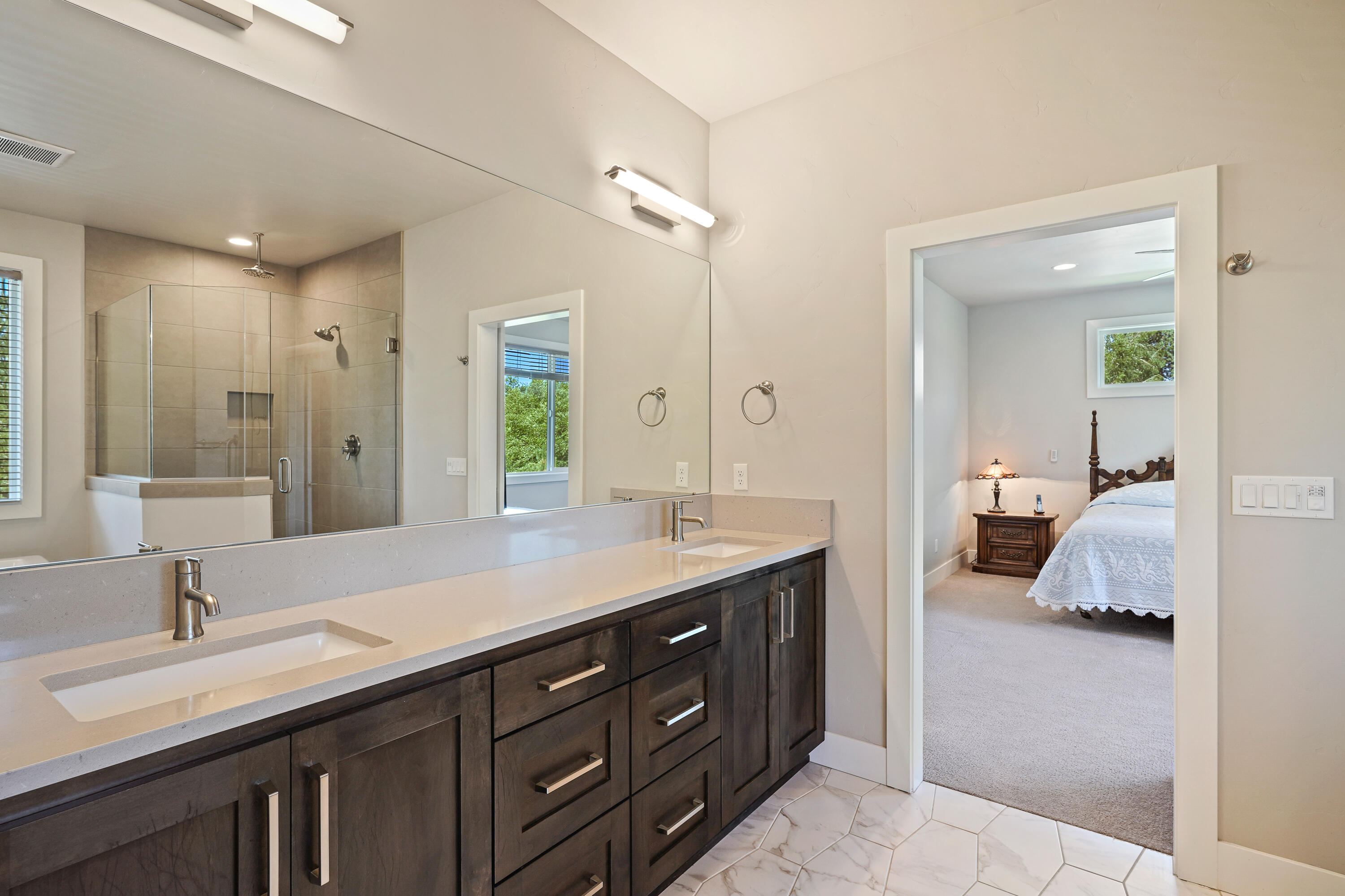 60890 Southwest Headwaters Loop Bend, OR 97702 - Photo 22 of 62 Primary bathroom