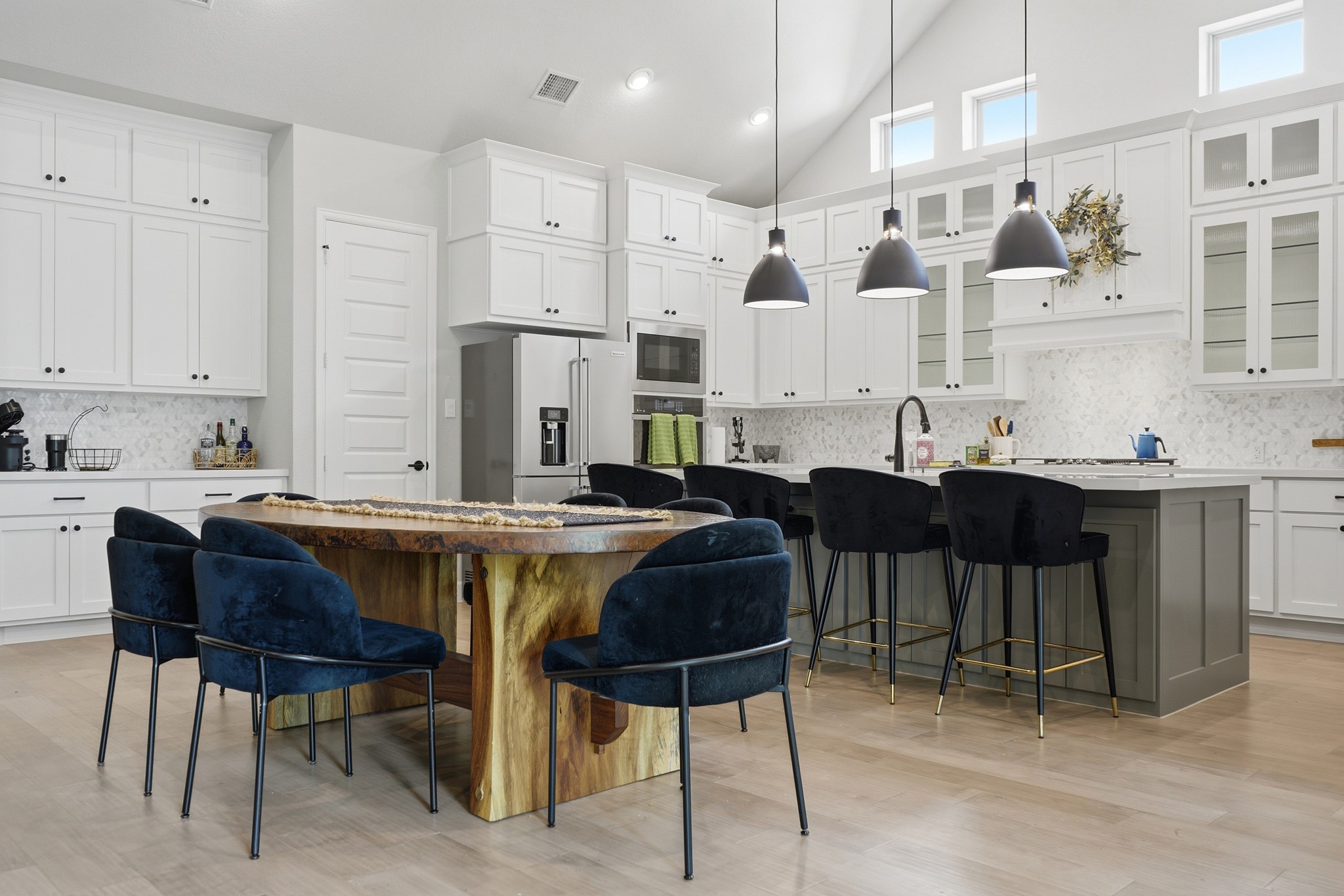 218 Wooded Rill Court Conroe, TX 77318 - Photo 19 of 50 Dining and Kitchen