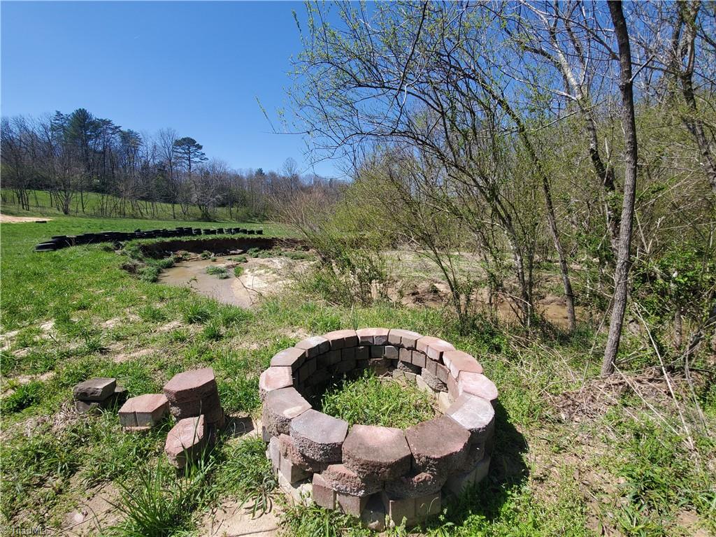 289 Phillips Road Boomer, NC 28606 - Photo 14 of 18 Gallery Image 14