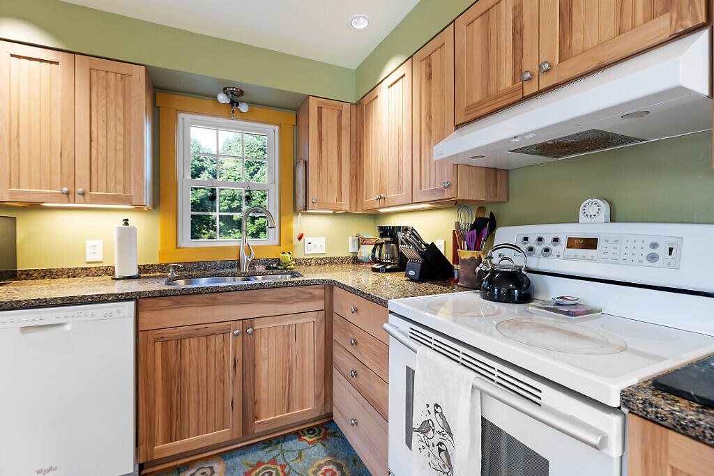 444 West Auburn Road Auburn, ME 04210 - Photo 11 of 34 33_BP5A0090_DxO_mls