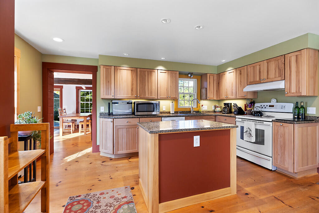 444 West Auburn Road Auburn, ME 04210 - Photo 9 of 34 30_BP5A0081_DxO_mls