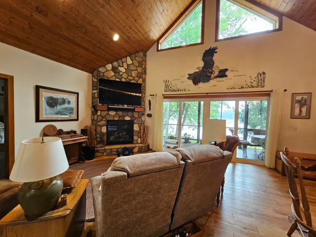 $624,900 | 150 Lake Shore Drive, Iola, WI 54945