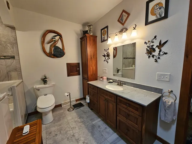 $624,900 | 150 Lake Shore Drive, Iola, WI 54945