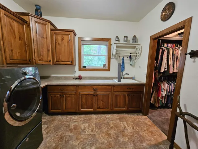 $624,900 | 150 Lake Shore Drive, Iola, WI 54945