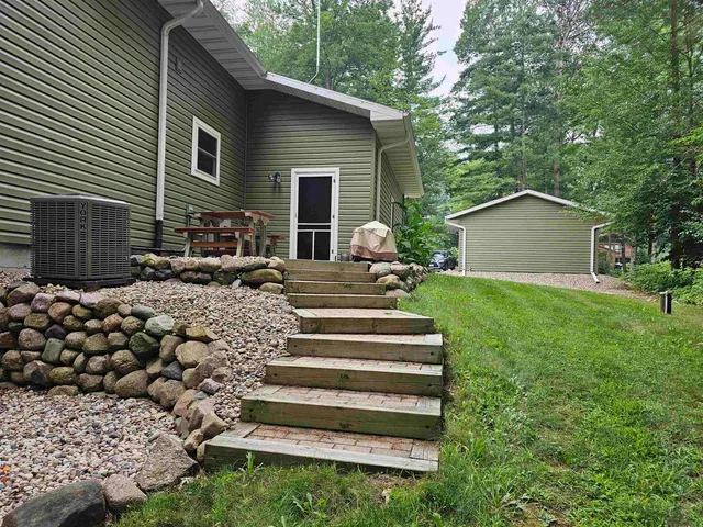 $624,900 | 150 Lake Shore Drive, Iola, WI 54945