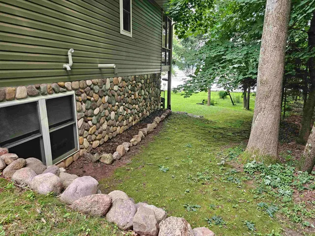 $624,900 | 150 Lake Shore Drive, Iola, WI 54945