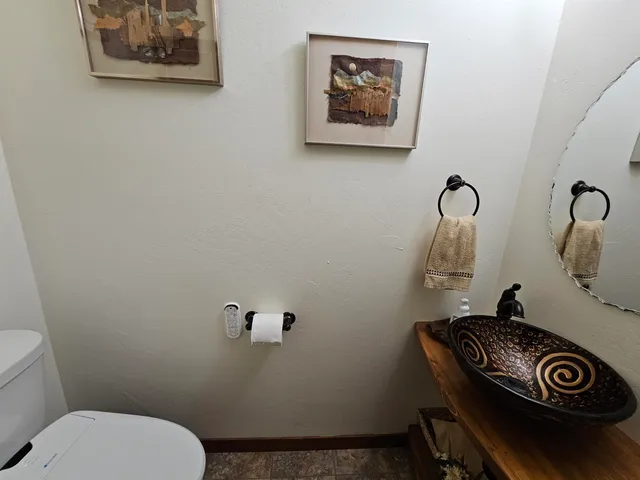 $624,900 | 150 Lake Shore Drive, Iola, WI 54945