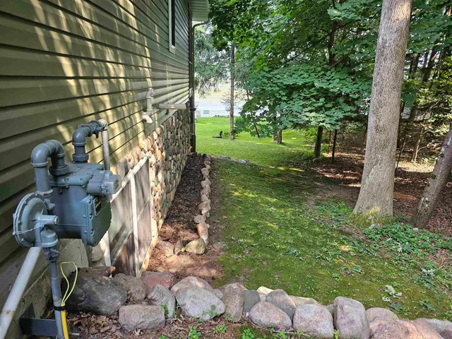 $624,900 | 150 Lake Shore Drive, Iola, WI 54945