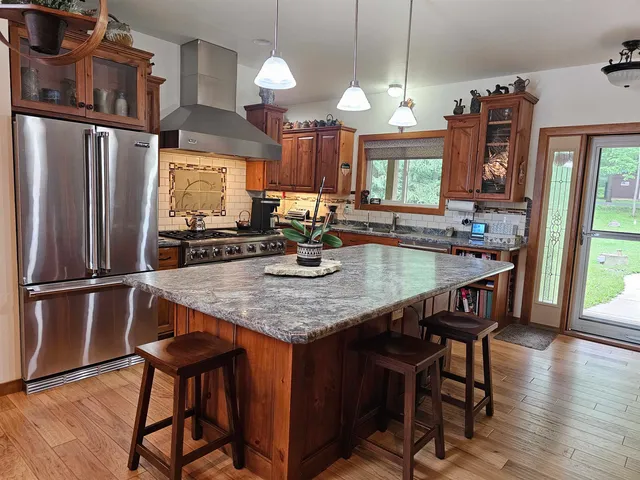 $624,900 | 150 Lake Shore Drive, Iola, WI 54945