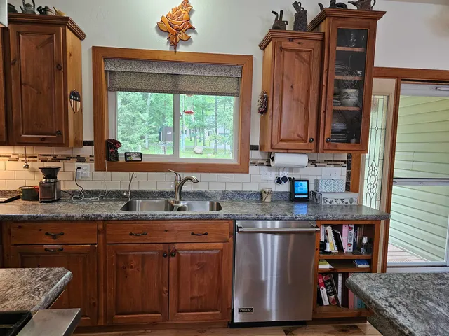 $624,900 | 150 Lake Shore Drive, Iola, WI 54945