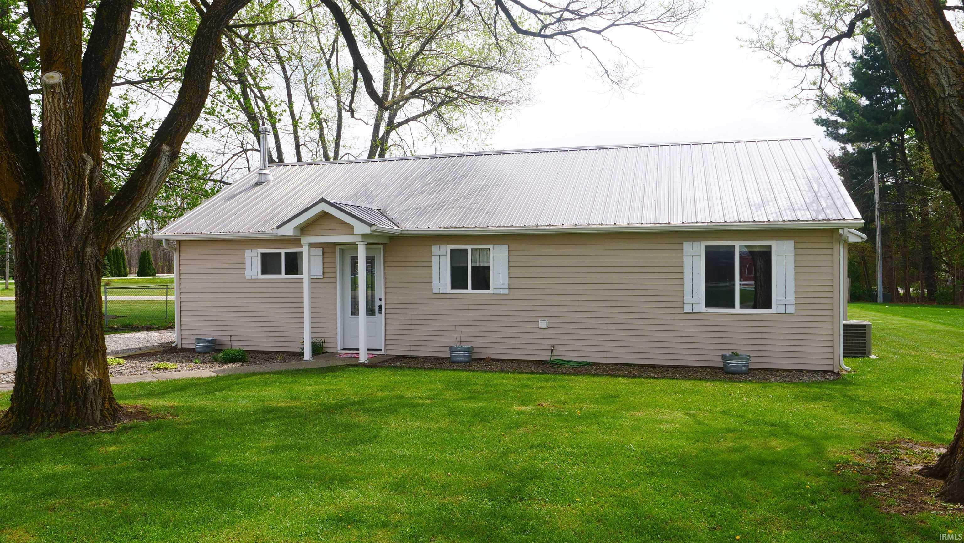 809 East Anderson Road Churubusco, IN 46723 - Photo 2 of 16 Gallery Image 2