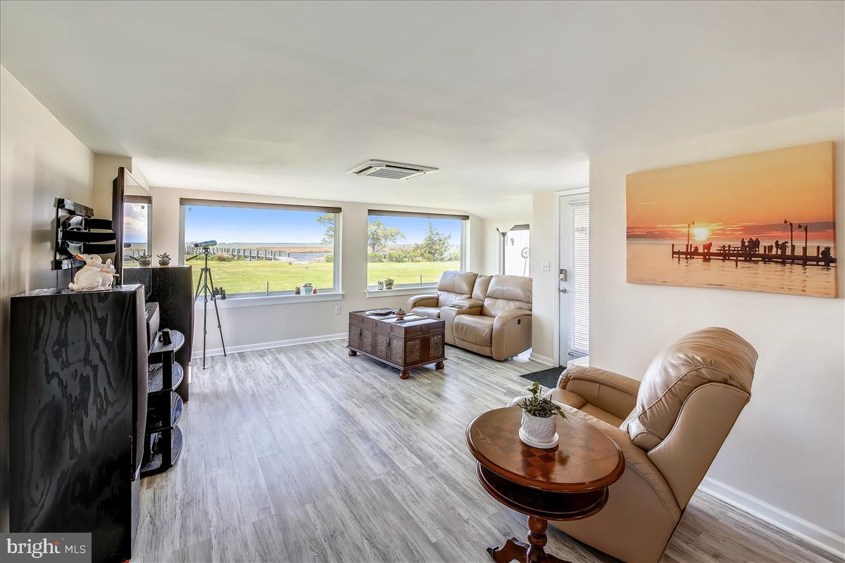 25764 Drum Point Road Westover, MD 21871 - Photo 14 of 29 17'x17' Family Room
