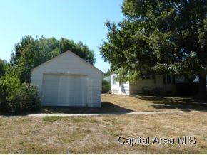 320 Walnut Dawson, IL 62520 - Photo 11 of 12 Gallery Image 11