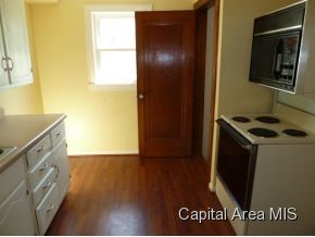 320 Walnut Dawson, IL 62520 - Photo 5 of 12 Gallery Image 5