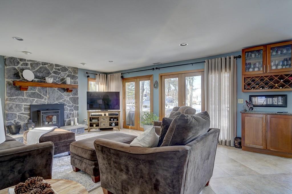 7 Cross Street Windham, NH 03087 - Photo 11 of 42