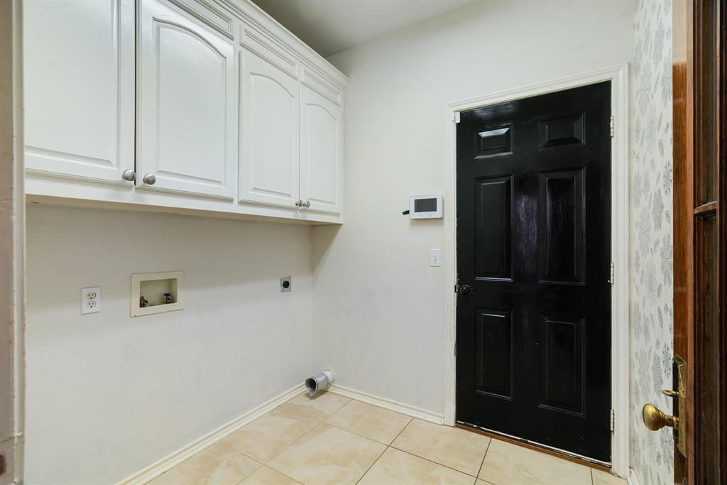 512 Brookes Way Reno, TX 75462 - Photo 14 of 27 a view of an empty room