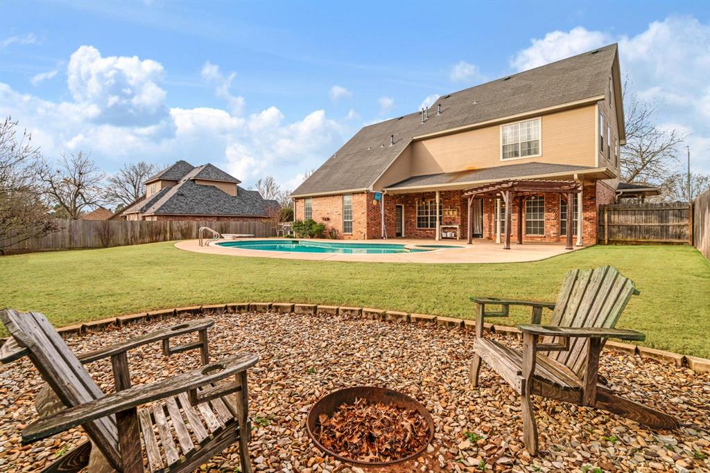 512 Brookes Way Reno, TX 75462 - Photo 26 of 27 front view of a house with a yard